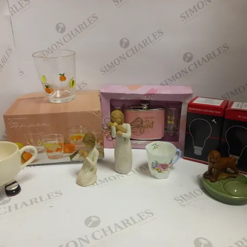 LOT OF 8 ASSORTED POTTERY/GLASS ITEMS - COLLECTION ONLY 