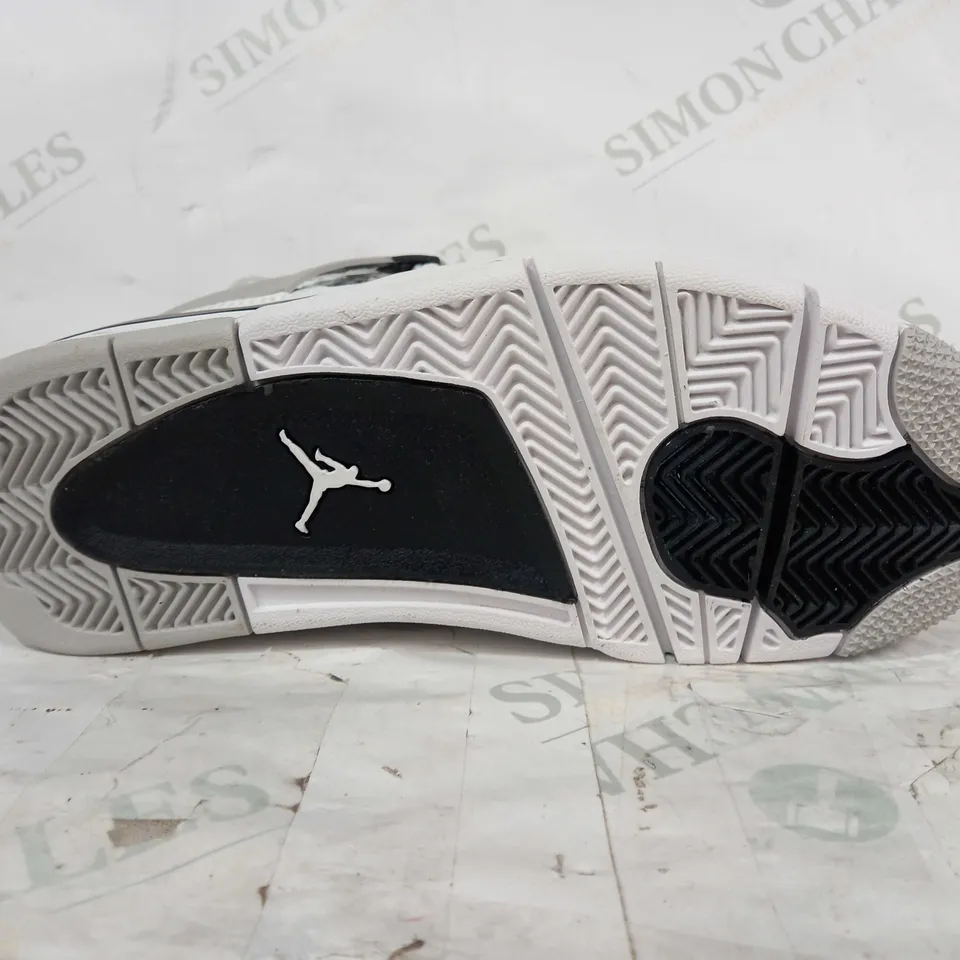 PAIR OF NIKE AIR JORDAN SHOES IN WHITE/BLACK UK SIZE 4