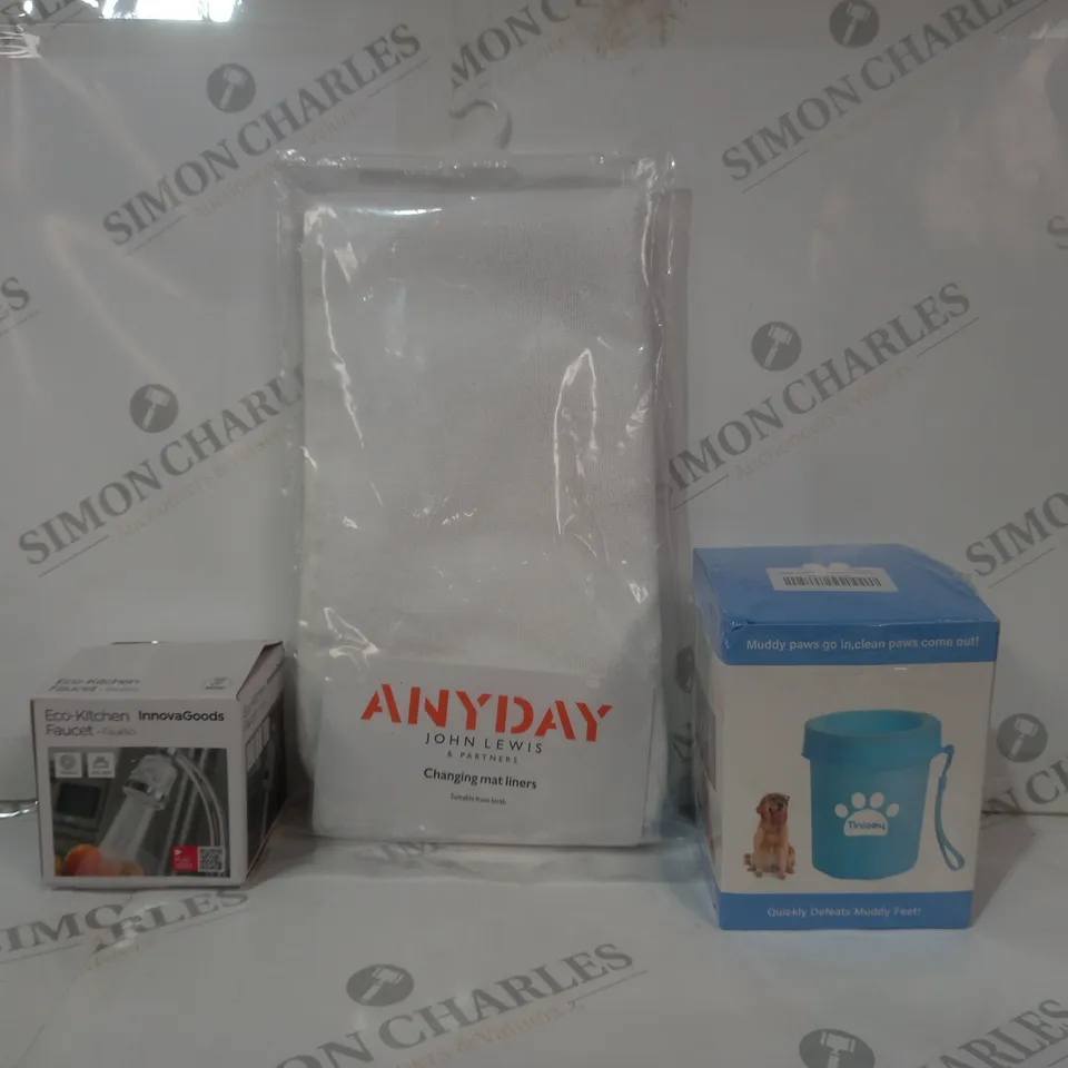 BOX OF APPROXIMATELY 20 ASSORTED HOUSEHOLD ITEMS TO INCLUDE DOG FOOT CLEANER, CHANGING MAT LINERS, ECO-KITCHEN FAUCET, ETC