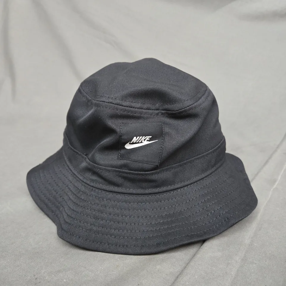 KIDS NIKE LOGO BUCKET HAT