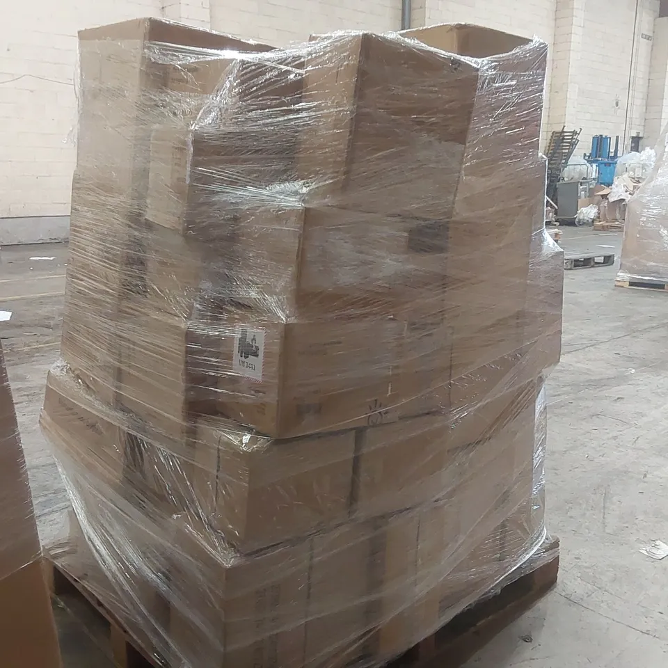 PALLET CONTAINING A VERY LARGE QUANTITY OF ASSORTED LIGHTING ITEMS