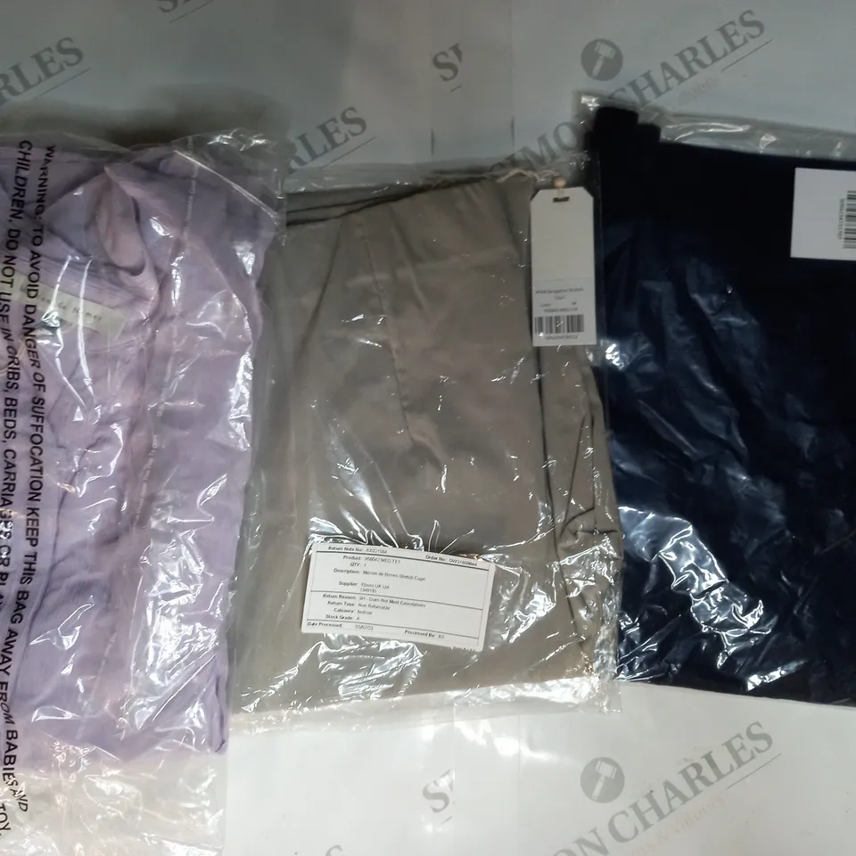 APPROXIMATELY 5 ASSORTED CLOTHING ITEMS IN VARIOUS STYLES AND SIZES