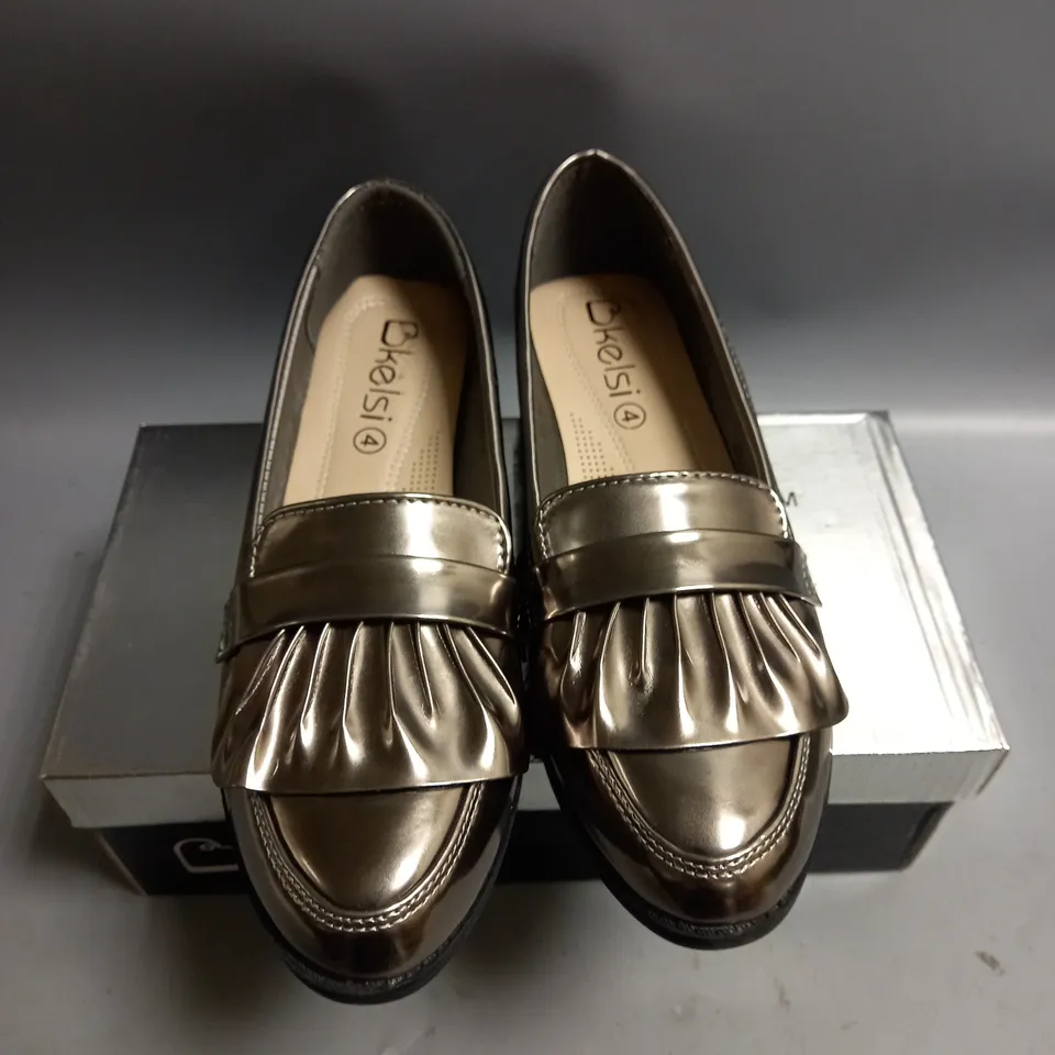 BOXED KELSI LADIES FLAT GUN BROGUES. SIZE 4