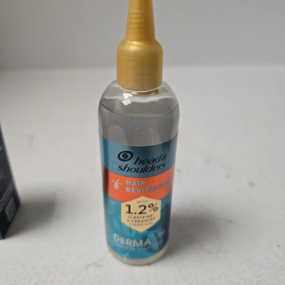APPROXIMATELY 20 ASSORTED COSMETIC ITEMS INCLUDING VASELINE BODY OIL , MIGHTY TOOTHPASTE REFILL AND HEAD & SHOULDERS HAIR REVITALISER