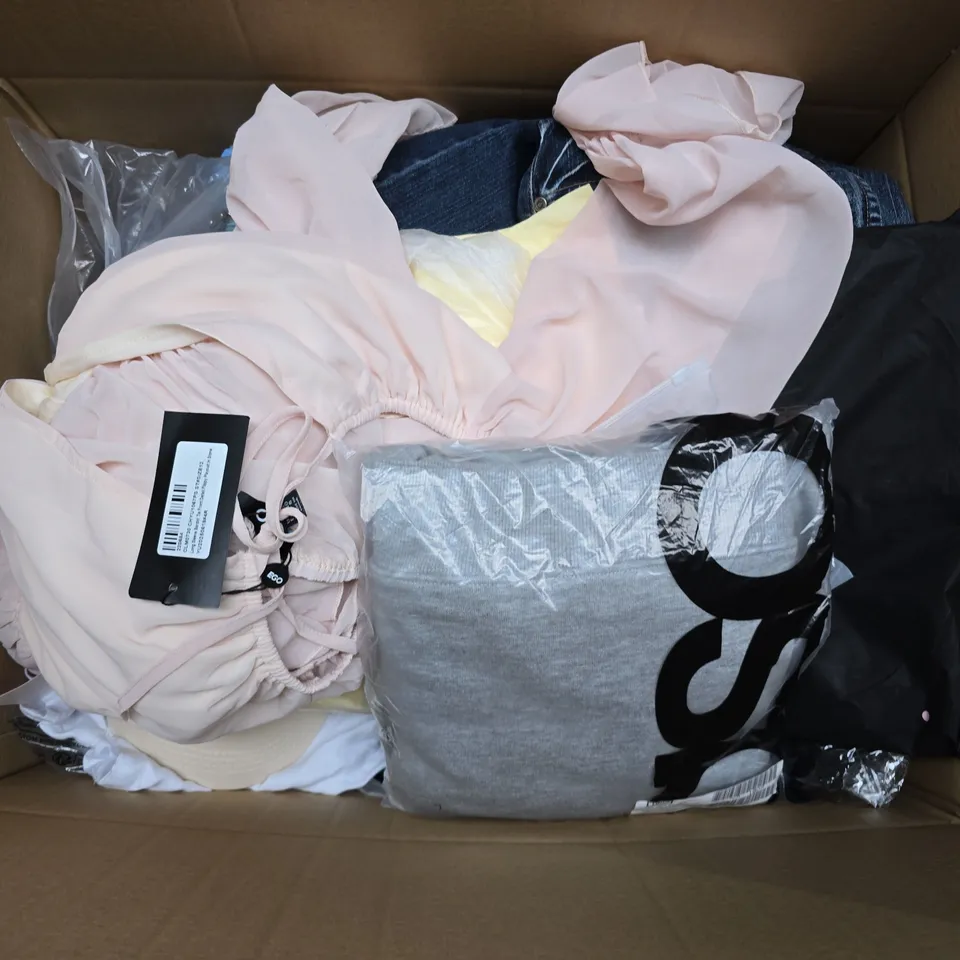 APPROXIMATELY 35 ASSORTED CLOTHING ITEMS IN VARIOUS SIZES, STYLES & COLOURS TO INCLUDE JEANS, BRAS, JUMPER, ETC - COLLECTION ONLY