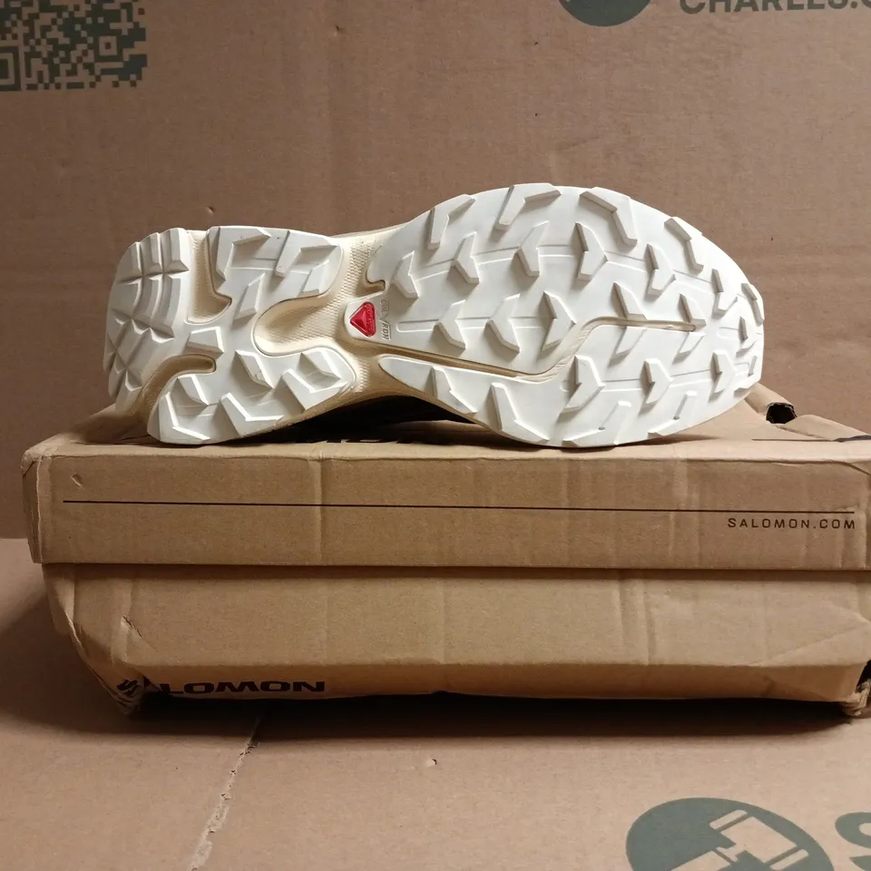 BOXED PAIR OF SALOMON XT-6 RECUT TRAINERS IN BROWN/VANILLA SIZE UK 4