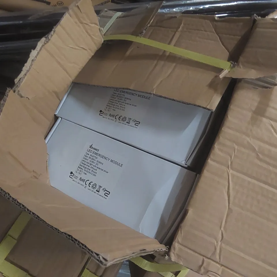 PALLET CONTAINING ASSORTED ITEMS INCLUDING: LIGHTING PRODUCTS, LED EMERGENCY MODULES ECT