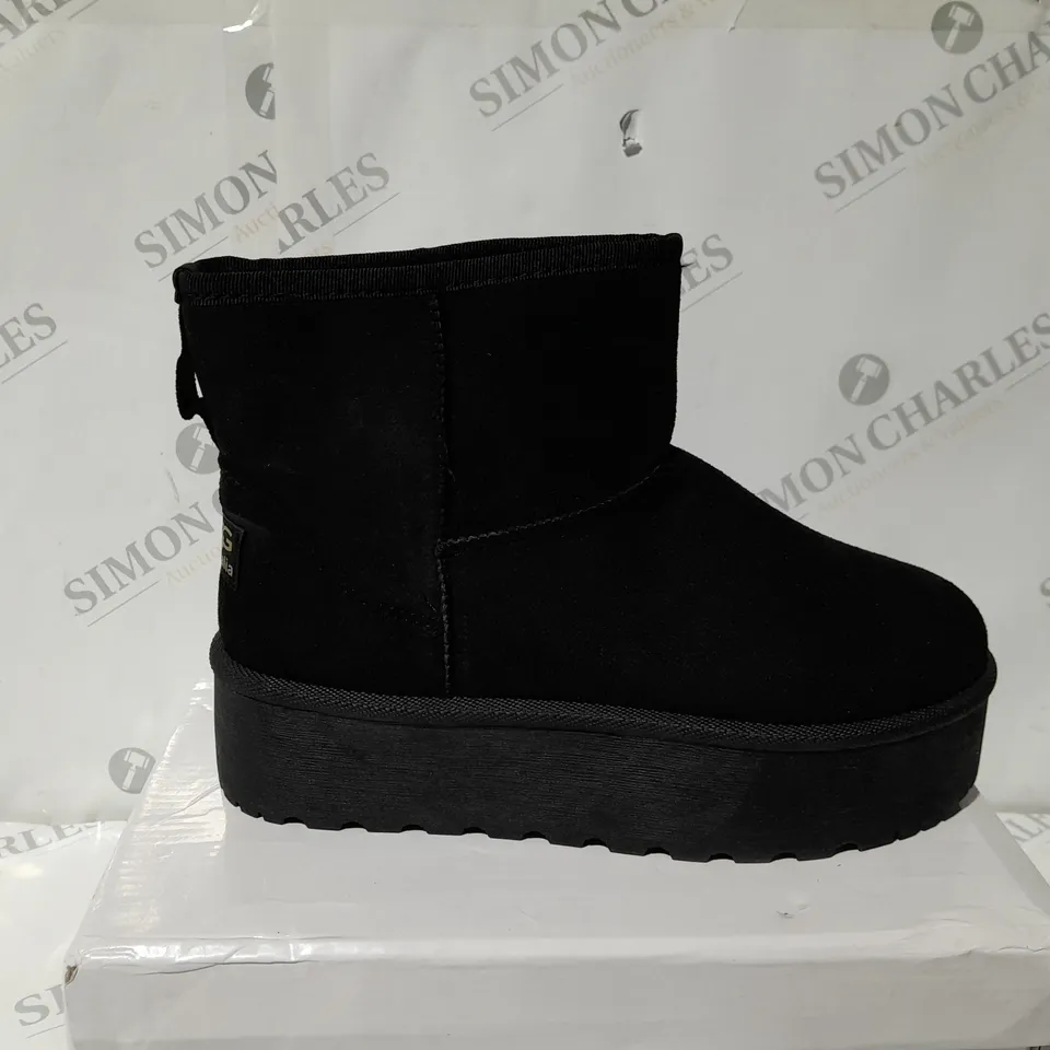 UGG PLATFORM HIGH BOOT SLIP ON - EUR 39