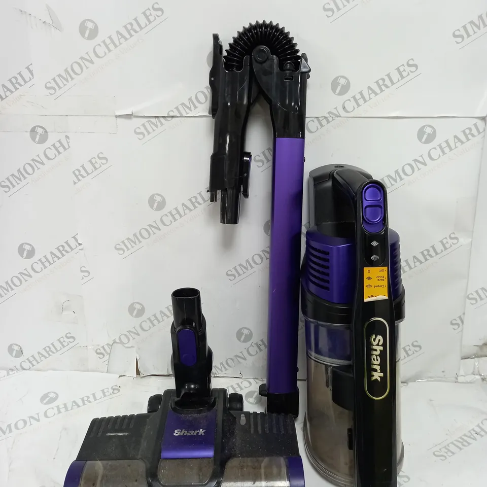 SHARK ANTI HAIR WRAP CORDLESS PET VACUUM CLEANER IZ202UKT