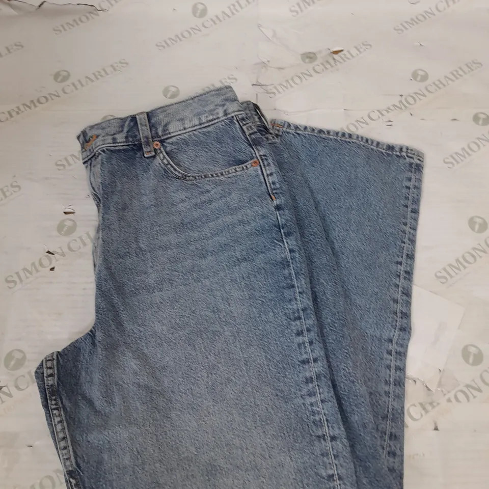 ASOS STRAIGHT LEG JEANS IN LIGHT BLUE DENIM SIZE 34"W