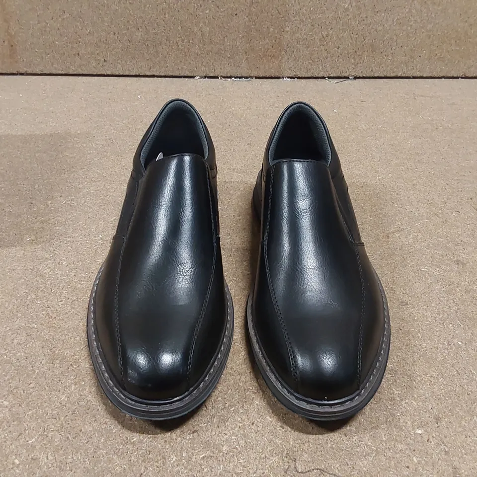 BOXED PAVERS BLACK LEATHER SHOES - SIZE 7