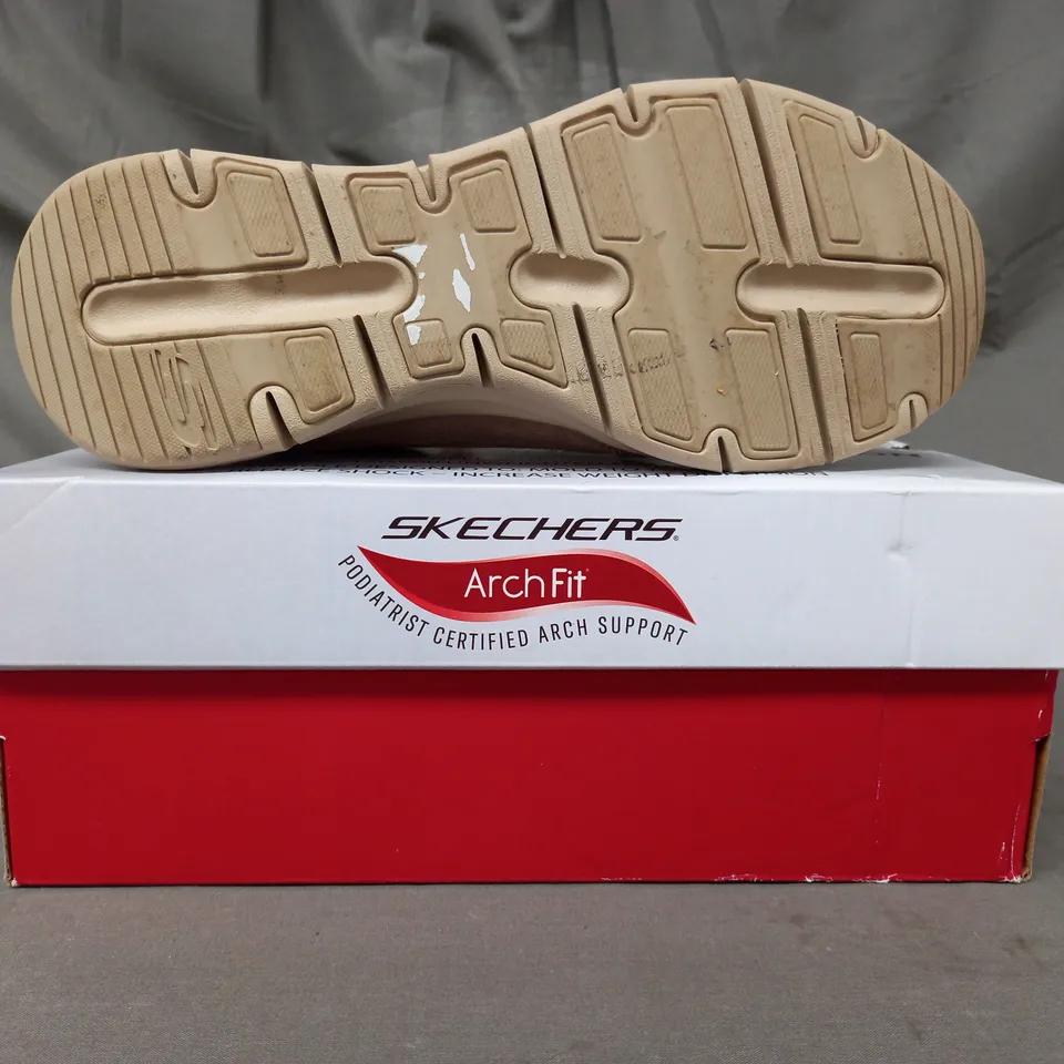 BOXED PAIR OF SKECHERS SMOOTH LACE ANKLE BOOTS IN TAUPE SIZE 5.5