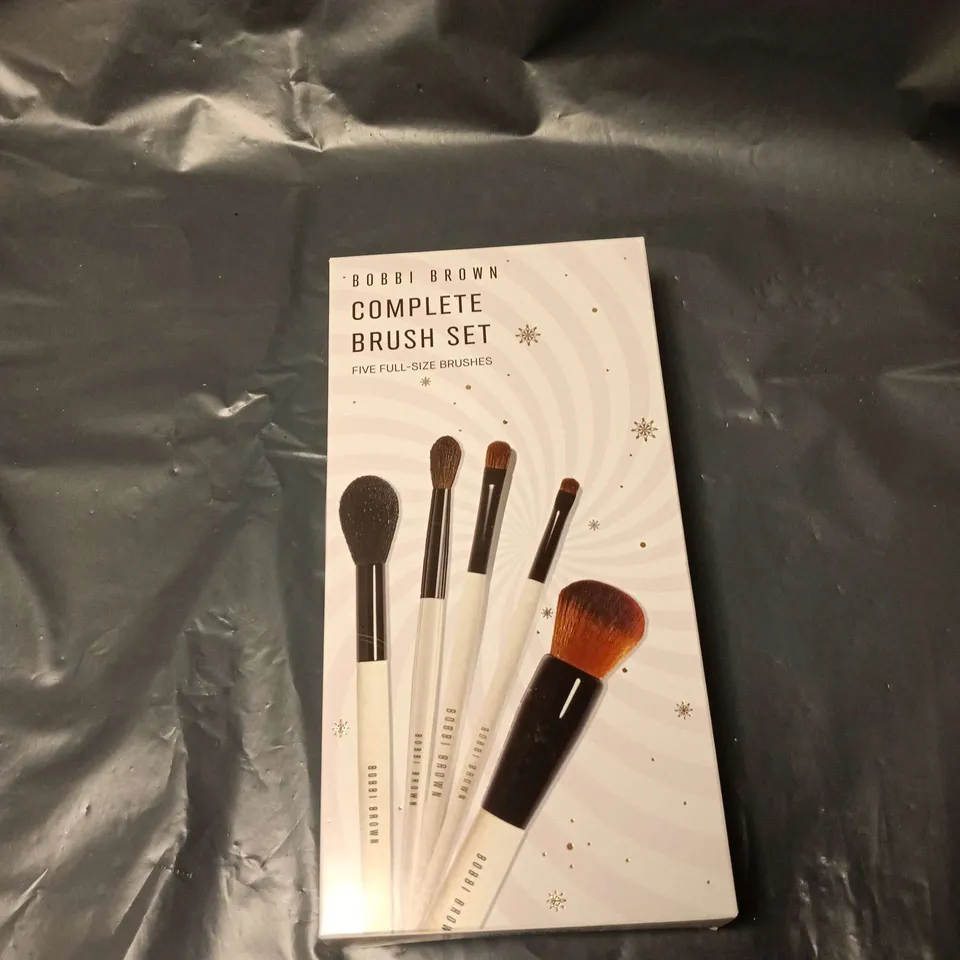 BOBBI BROWN COMPLETE BRUSH SET – FIVE FULL-SIZE MAKE-UP BRUSHES (BOXED)