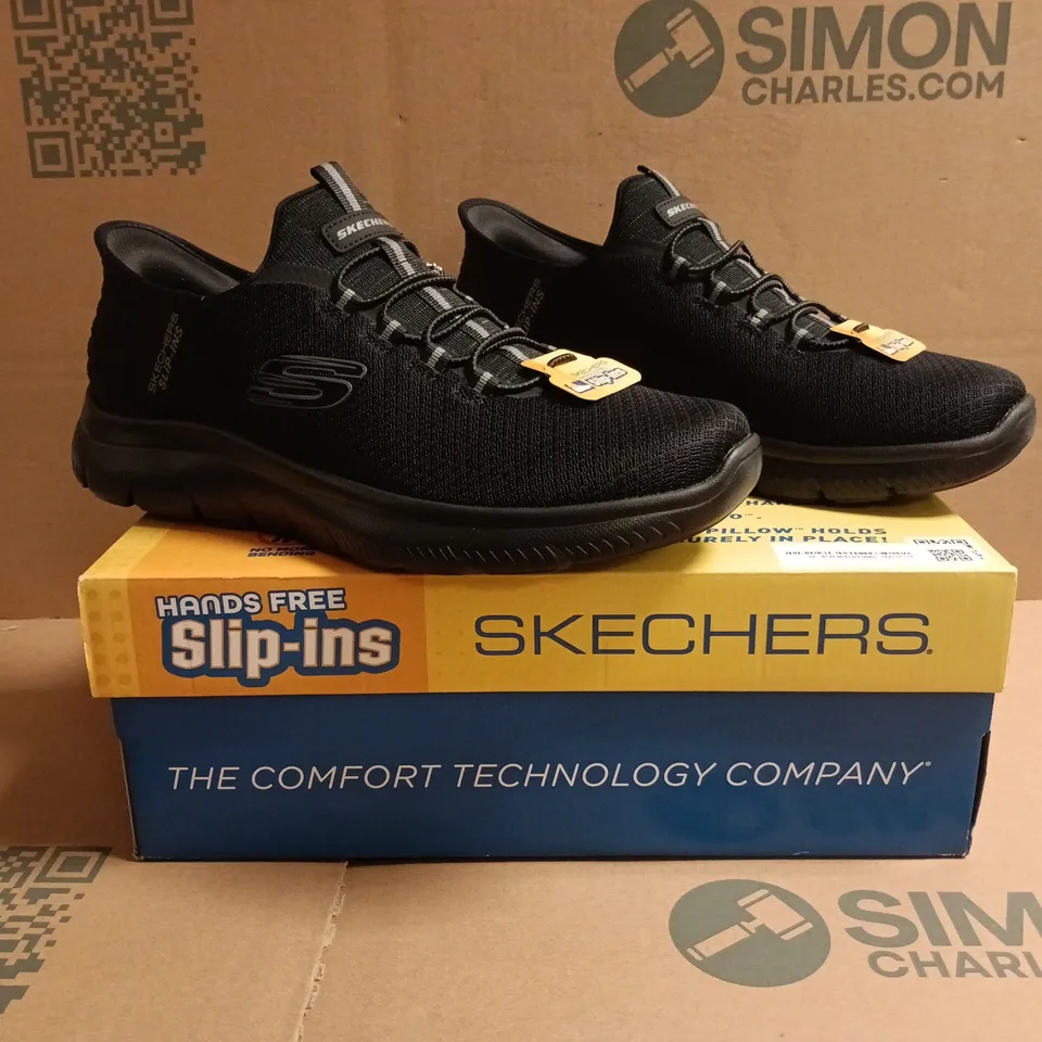 BOXED PAIR OF SKECHERS SLIP-INS TRAINERS IN BLACK SIZE UK 10