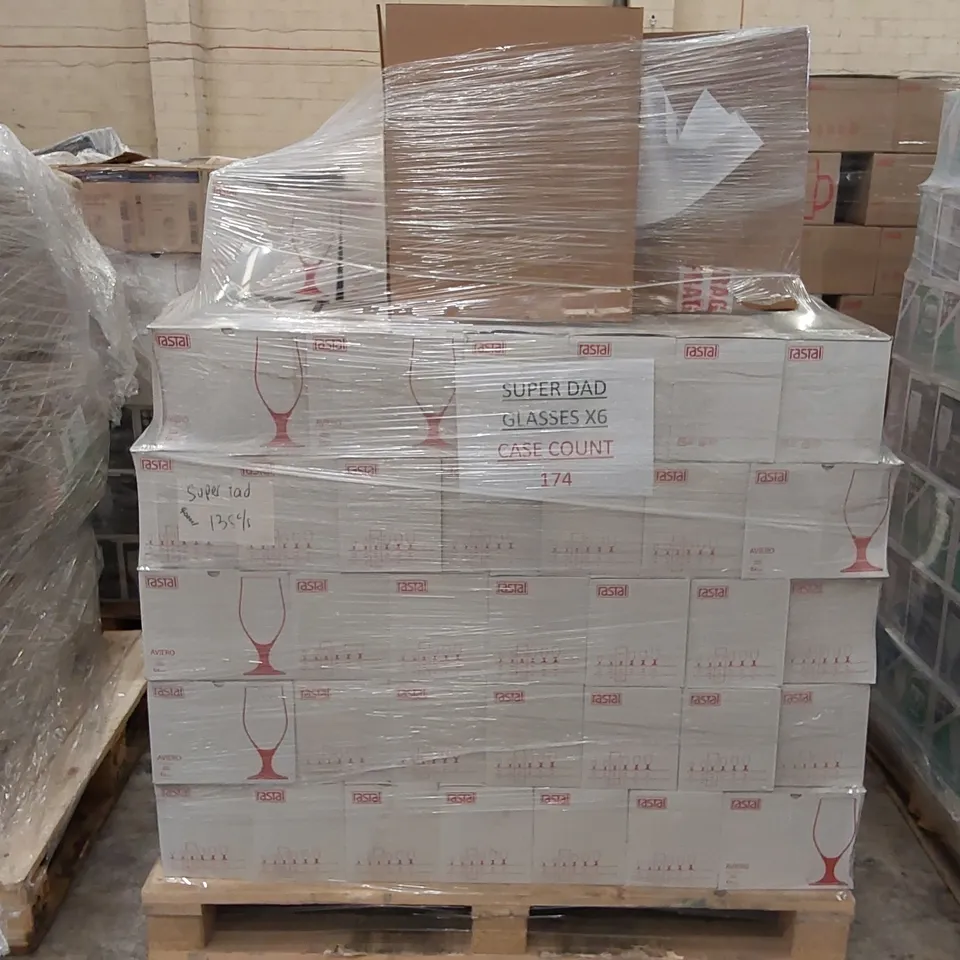 PALLET OF APPROXIMATELY 1044 BRAND NEW BOXED BIER CO 'SUPER DAD' 380ML BEER GLASSES 