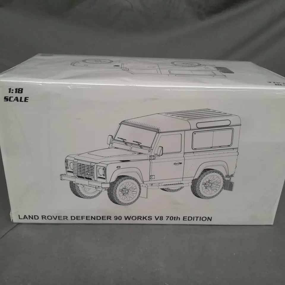 LAND ROVER DEFENDER 90 WORKS V8 70TH EDITION