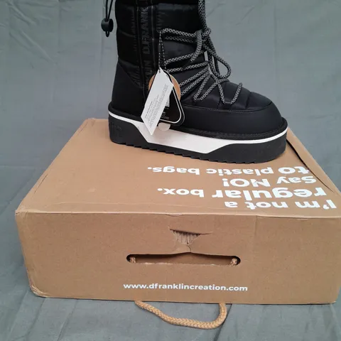 BOXED PAIR OF D.FRANKIN NORDIC BOOTS V2 BOOMB BLACK SIZE 38