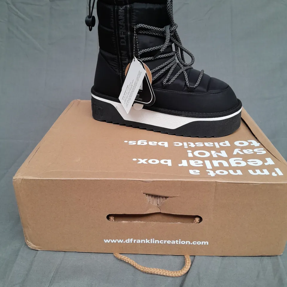 BOXED PAIR OF D.FRANKIN NORDIC BOOTS V2 BOOMB BLACK SIZE 38 