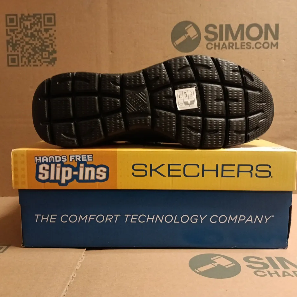 BOXED PAIR OF SKECHERS SLIP-INS TRAINERS IN BLACK SIZE UK 10