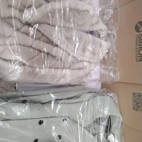 A PALLET CONTAINING APPROXIMATELY 90 BRAND NEW DESIGNER WOMEN'S CLOTHES WHICH INCLUDE; VARIOUS SIZES AND DIFFERENT STYLES OF JACKETS, DRESSES ETC