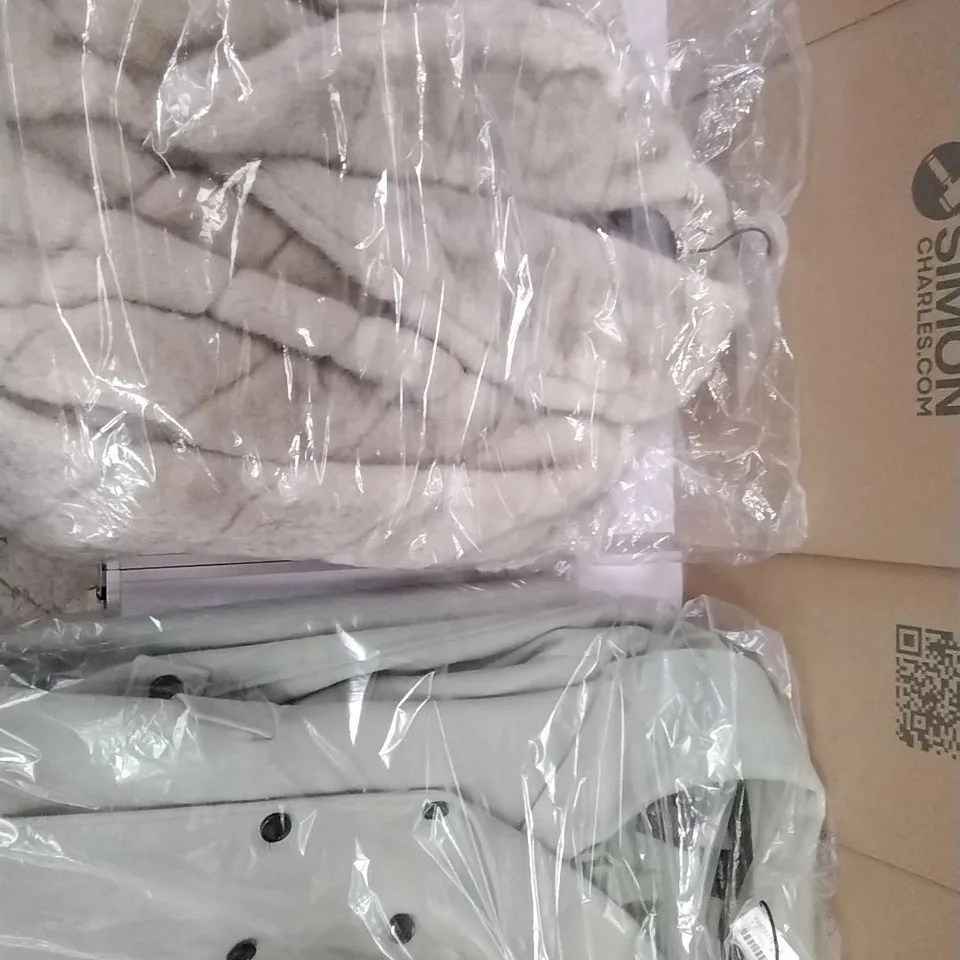 A PALLET CONTAINING APPROXIMATELY 90 BRAND NEW DESIGNER WOMEN'S CLOTHES WHICH INCLUDE; VARIOUS SIZES AND DIFFERENT STYLES OF JACKETS, DRESSES ETC