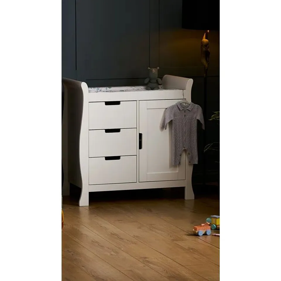 BOXED STAMFORD CHANGING TABLE (1 BOX)
