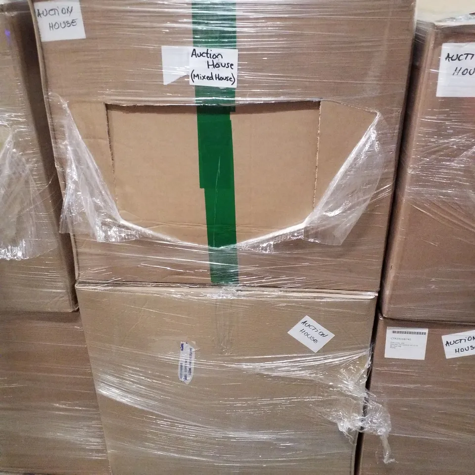 PALLET CONTAINING BEDDING INCLUDING PILLOWS