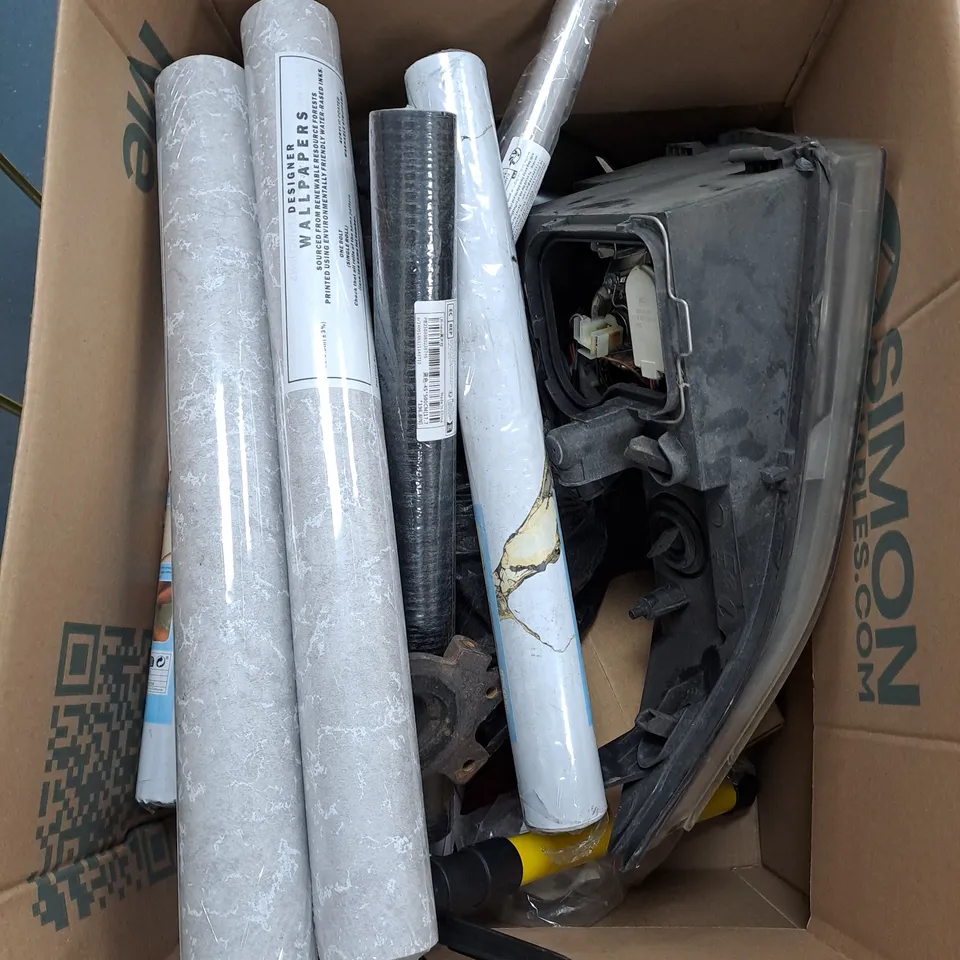CAGE OF APPROXIMATELY 20 ASSORTED BROKEN ITEMS TO INCLUDE - CAR PARTS, WALL PAPER, CAULK GUN, AND 6KG KETTLEBELL ETC. COLLECTION ONLY