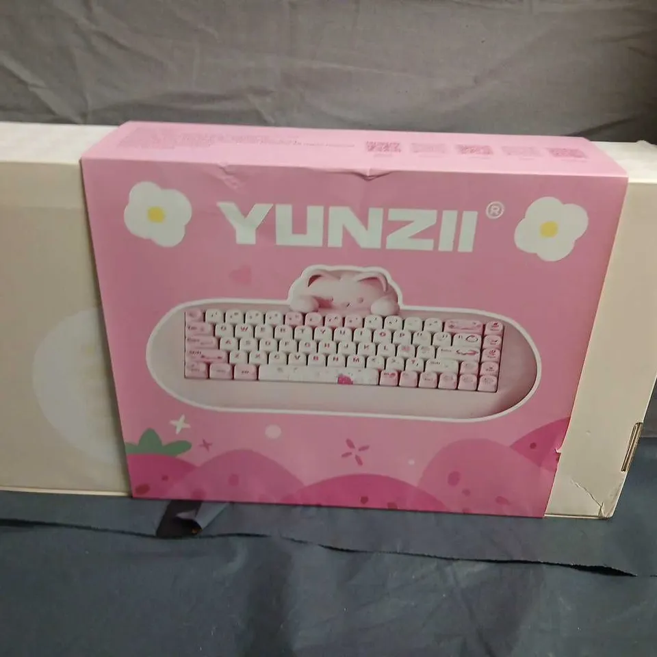 YUNZII PINK KEYBOARD – BOXED