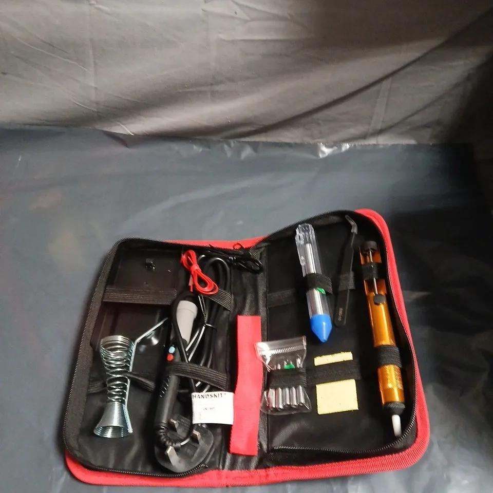 HANDSKIT SOLDERING IRON WITH CASE 