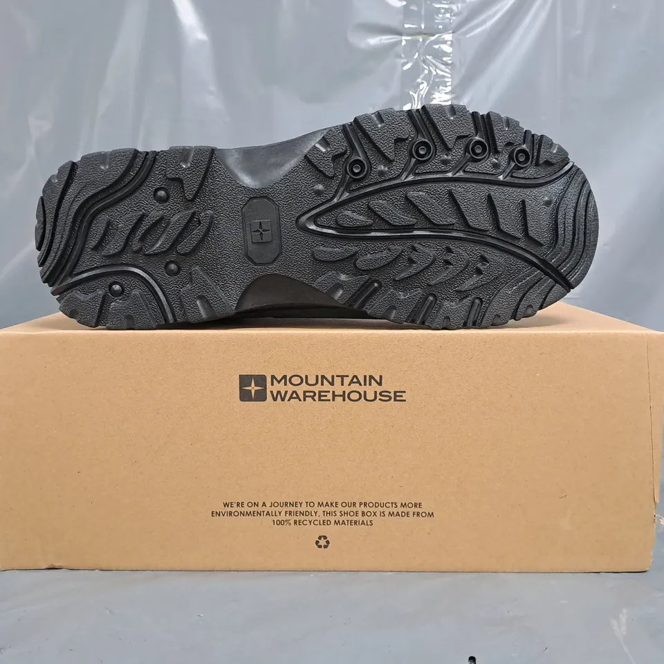 BOXED PAIR OF MOUNTAIN WAREHOUSE ADVENTURER WATERPROOF HIKING BOOTS IN BLUE/TAN SIZE UK 10
