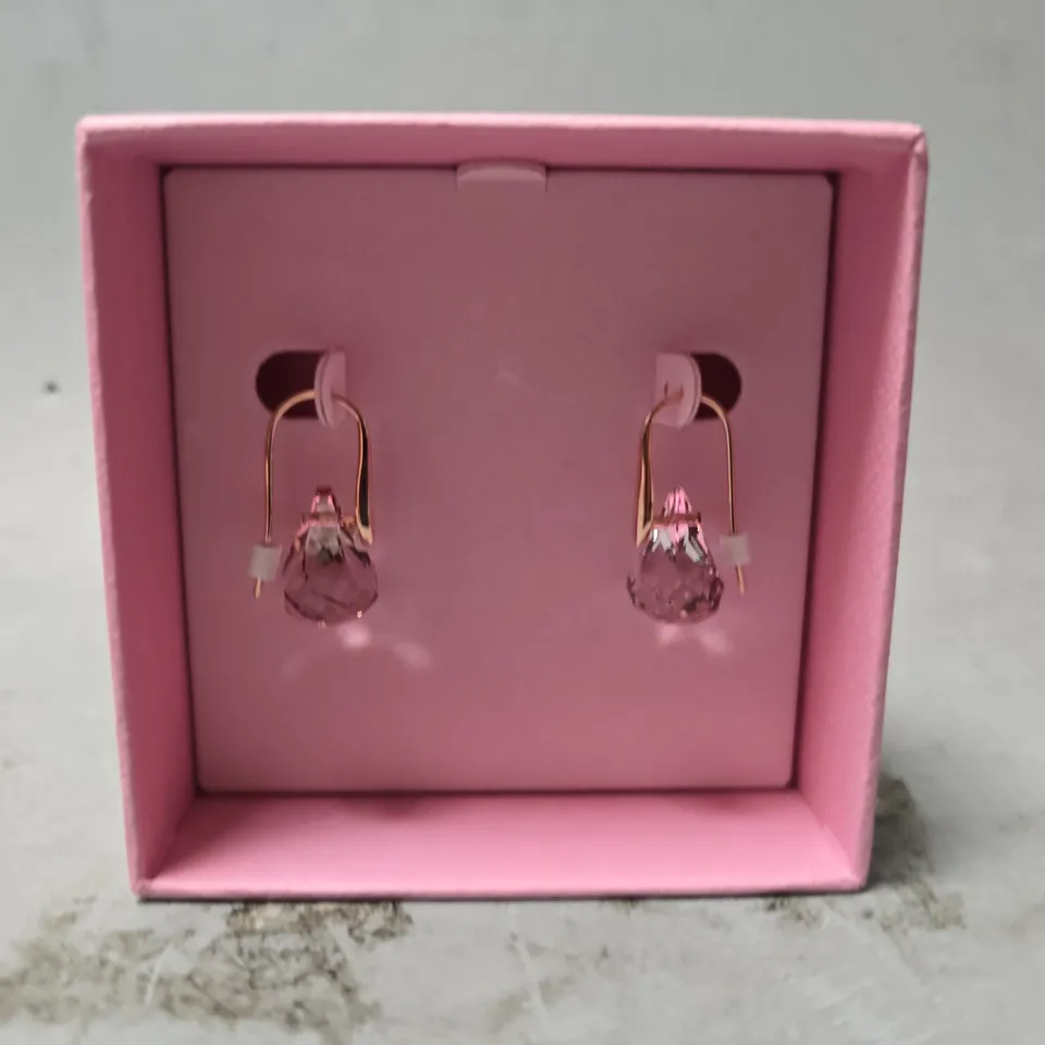 BOXED SWAROVSKI OORBELLEN ROSALINE 