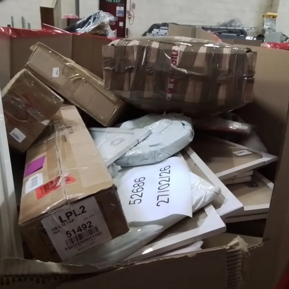 PALLET OF ASSORTED HOUSEHOLD GOODS AND PRODUCTS TO INCLUDE;CAR BRUSH,BOSCH WINDOW WIPERS,A2 PICTURE FRAME