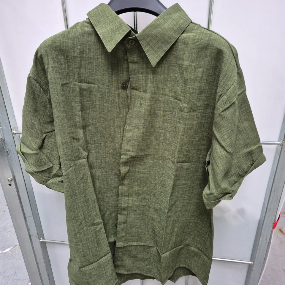 OLIVE GREEN MEN'S COLLARED SHIRT – SIZE M