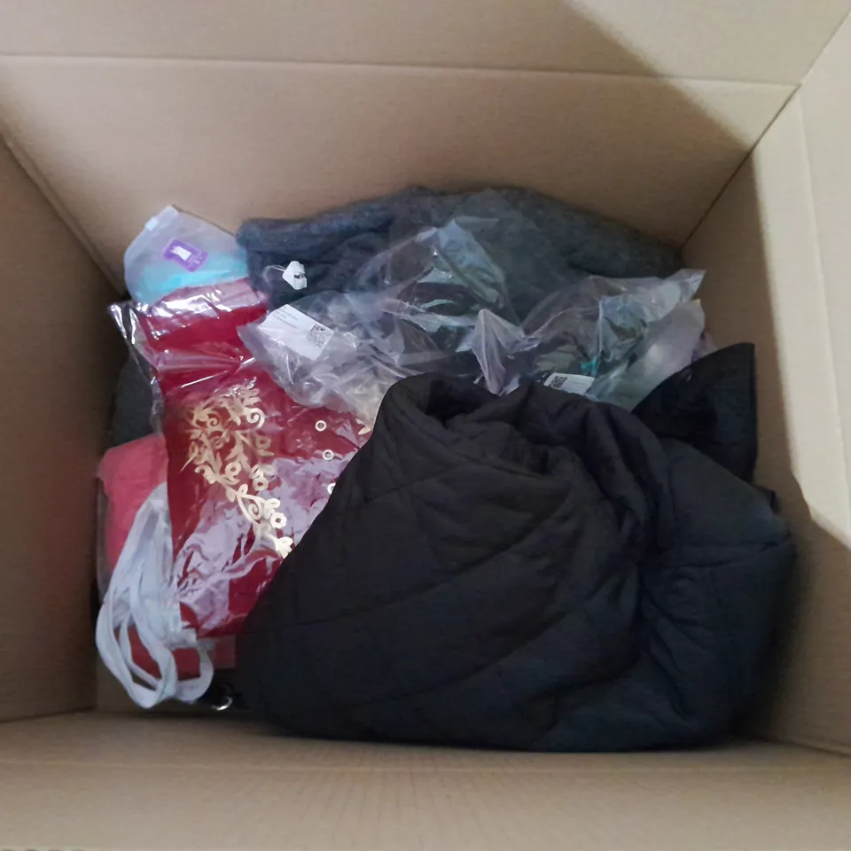 BOX OF APPROXIMATELY 20 ASSORTED CLOTHING AND FASHION ITEMS IN VARIOUS STYLES, SIZES, AND COLOURS - COLLECTION ONLY
