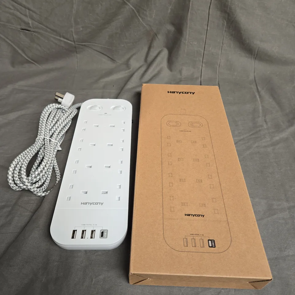 BOXED EXTENSION LEAD WITH USB PORTS IN WHITE