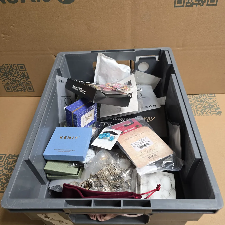 TOTE OF APPROXIMATELY 30 ASSORTED JEWELLERY/WATCH ITEMS TO INCLUDE SMART WATCH, KENIY, RACHEL ASHWELL, SHERPA ETC