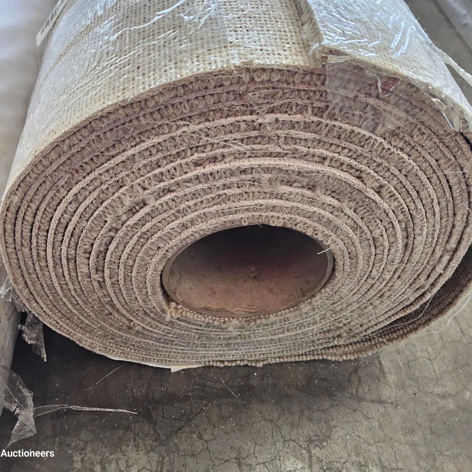 ROLL OF QUALITY TUDOR CO-ORDINATES FENNEL CARPET APPROXIMATELY 5M × 7.85M