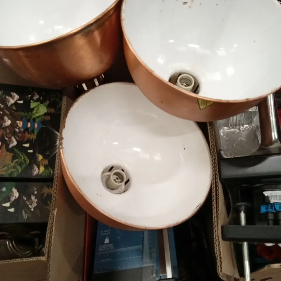 PALLET OF ASSORTED CATERING PRODUCTS AND EX-RESTERAUNT DECOR