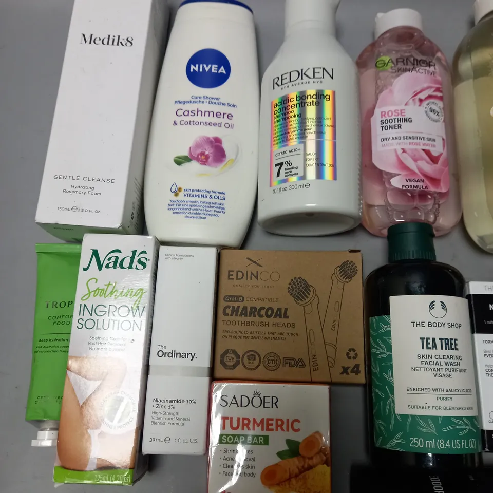 LOT OF APPROXIMATELY 20 ASSORTED HEALTH AND BEAUTY ITEMS TO INCLUDE CETRABEN CREAM, GARNIER SOOTHING TONER AND INKEYLIST NIACINAMIDE SERUM