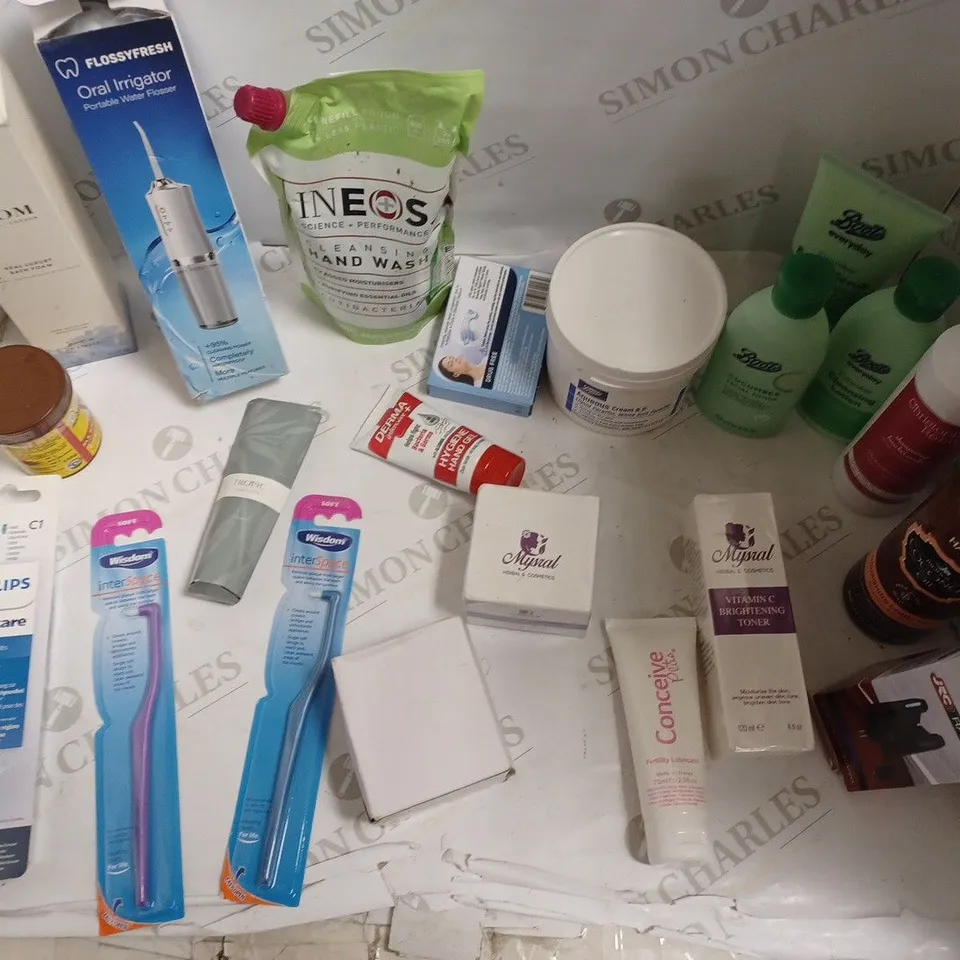 LOT OF APPROX 20 ASSORTED HEALTH AND BEAUTLY- ORAL IRRIGATOR, BATH FOAM. BOOTS LOTION