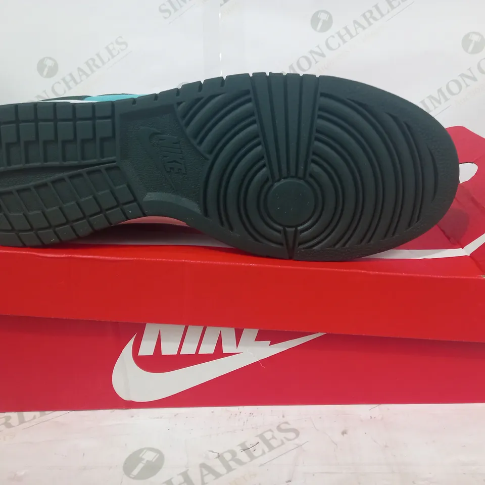 BOXED PAIR OF NIKE DUNK HI RETRO SHOES IN TEAL UK SIZE 12