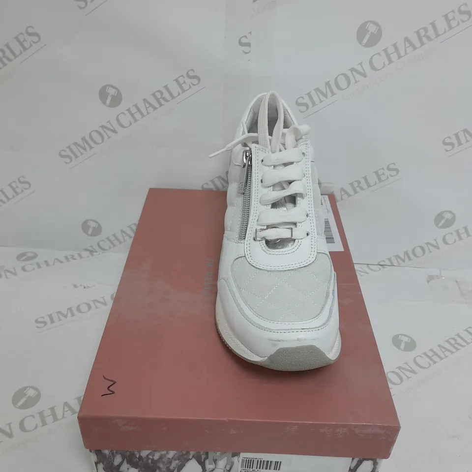 MODA IN PELLE BERKE HIDDEN WEDGE TRAINER SIZE 7