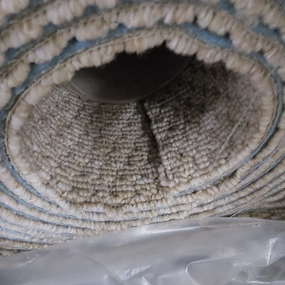 ROLL OF QUALITY ISLAND WEAVE, SKYE CRYSTAL GOLD CARPET // SIZE: 4.8 X 4m