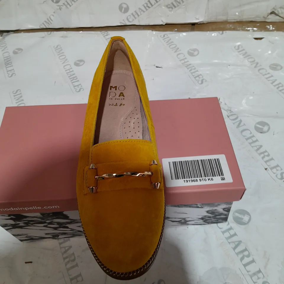 BOXED WAYLEN SHOES MUSTARD SIZE 39 EU