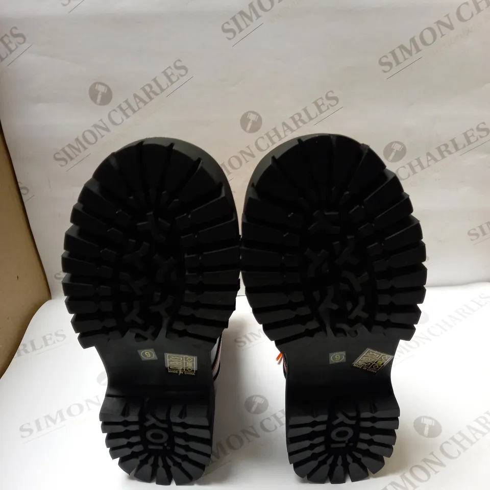 DESIGNER KOI VEGAN BOZO ORANGE AND BLACK FORK TOE BOOTS SIZE 6