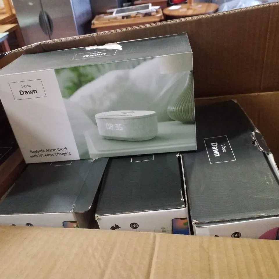 PALLET CONTAINING ASSORTED ELECTRICAL PRODUCTS INCLUDING PORTABLE SLIM RADIOS, PORTABLE WHITE NOISE MACHINES & BEDSIDE ALARM CLOCKS WITH WIRELESS CHARGING