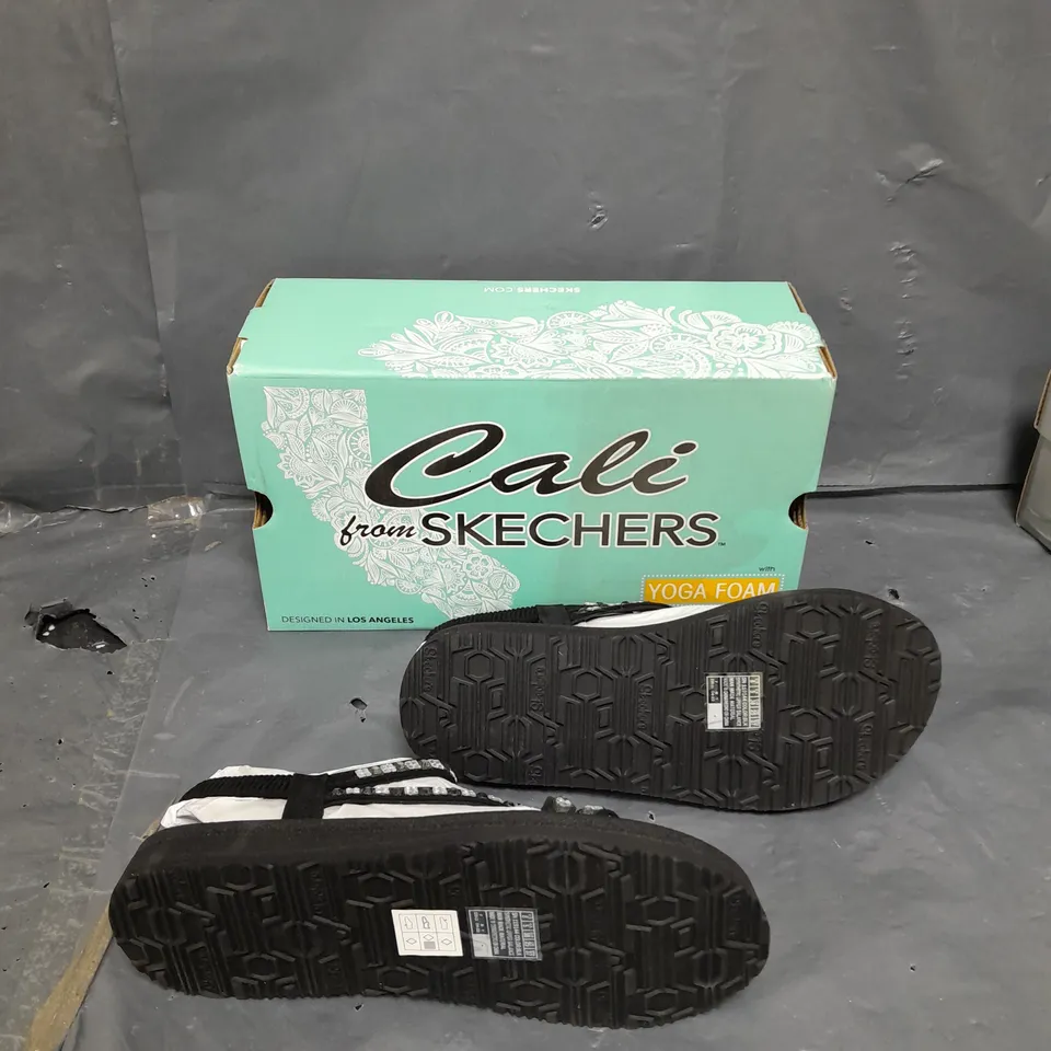 BOXED PAIR OF CALI SKETCHERS YOGA FOAM SANDALS - BLACK - 5