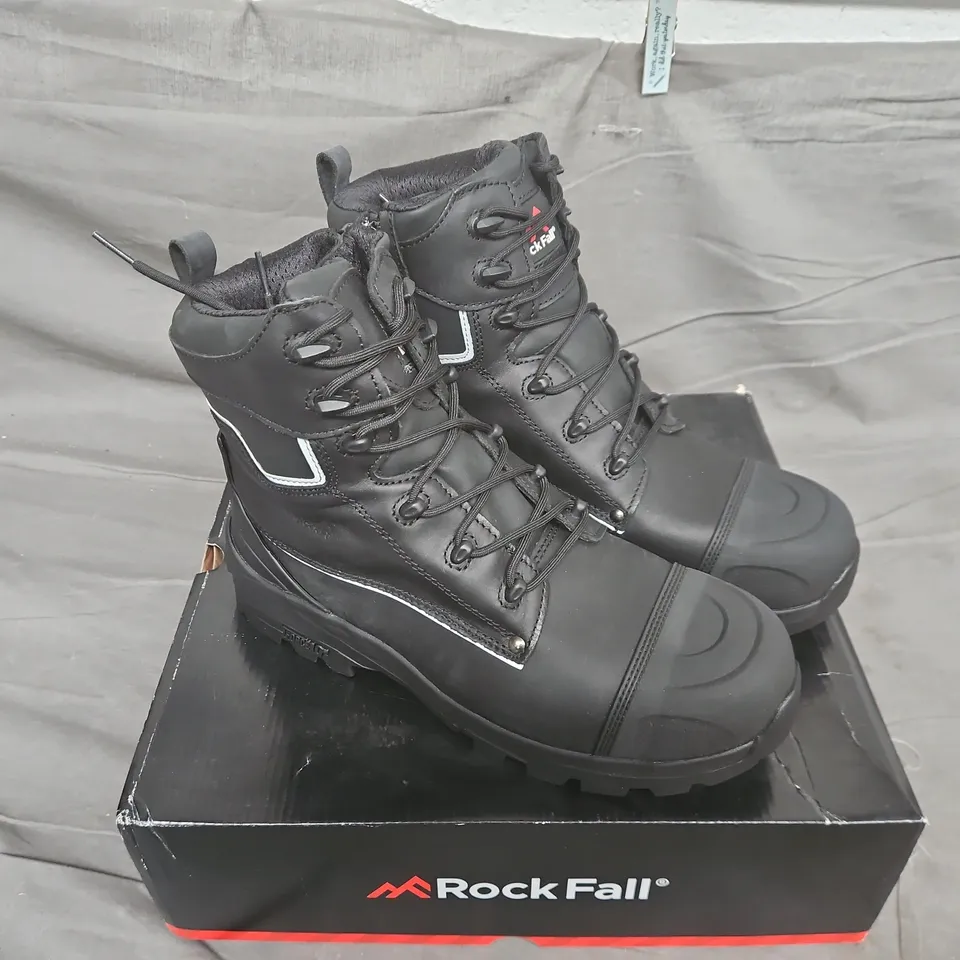 BOXED PAIR OF ROCK FALL RF15 SHALE HIGH LEG SAFETY BOOT WITH SIDE ZIP IN BLACK - UK 11