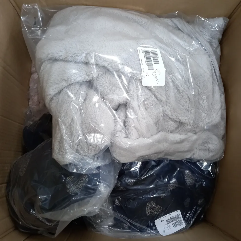 LARGE BOX OF APPROXIMATELY 15 CLOTHING ITEMS ALL IN DIFFRENT COLOURS AND SIZES 